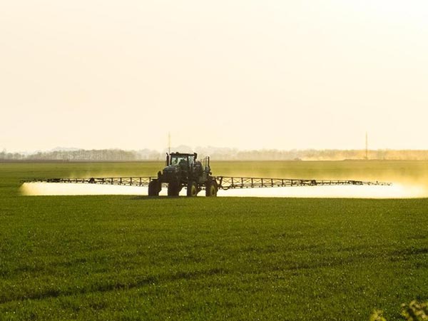 Quel est le principe de travail du spray agricole en flèche?