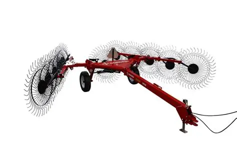 Le râteau-andaineur à rotor agricole augmente l'efficacité de la collecte du foin de 35 % – les nouvelles commandes augmentent dans les fermes européennes