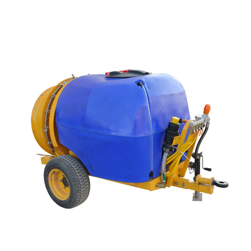 Machine à pulvériser des pesticides traînée